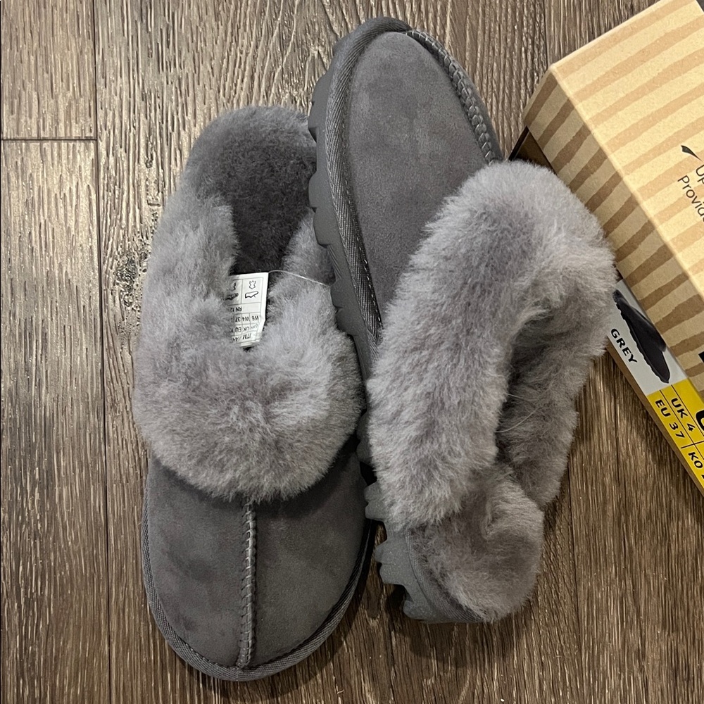 Kirkland Signature Grey Women's Shearling Slipper 6